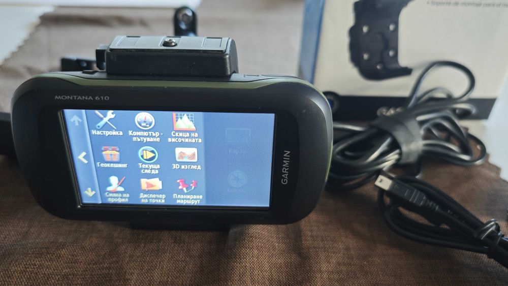 GPS Навигация Garmin Montana 610 със зареждаща стойка RAM монтаж
