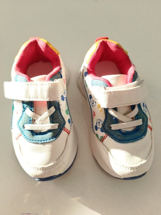 Кроссовки детские, размер 21 - 2 2. Б/у, но в отличном состоянии.