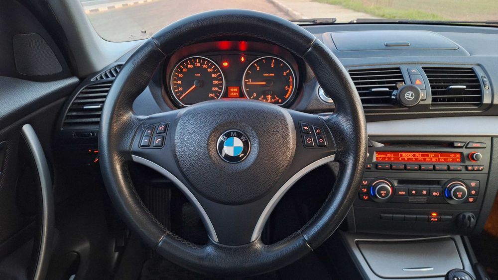BMW Seria 1 2009 E87 118D