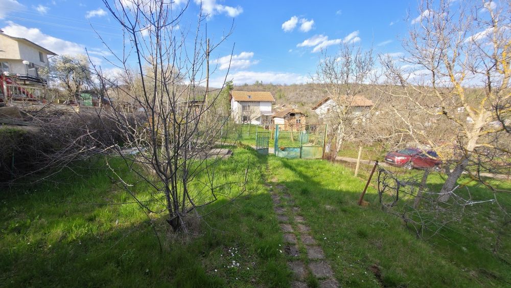 Продава се къща в село Лобош, област Перник