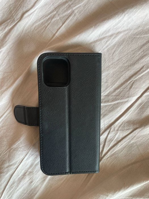 Черен калъф, тип тефтер за iphone 12.