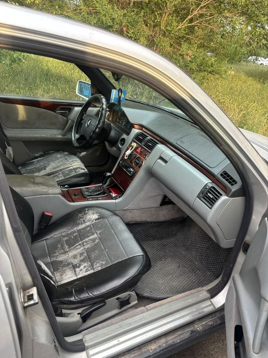Продаю машину Mercedes