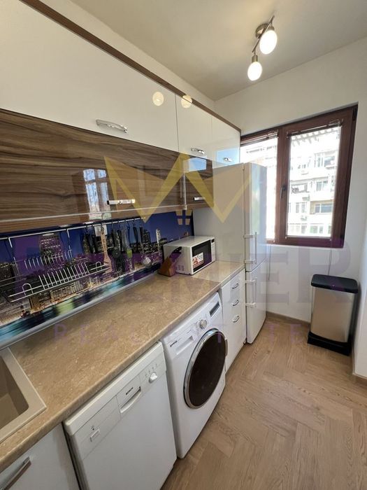 Дава се под наем Тристаен апартамент в Варна, Общината - 100 кв.м за 867 € - Снимка #1