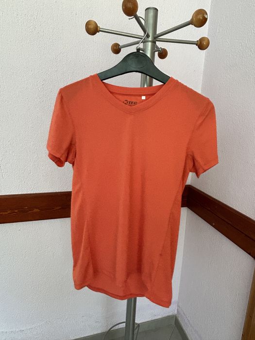 Спортна тениска