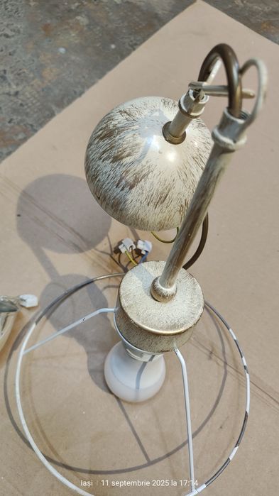 Pendul iluminat cu aspect vintage