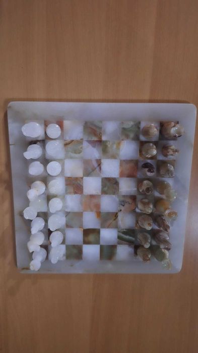 Tabla de sah din marmura FACUTA MANUAL EDITIE LIMITATA ITALIANA cu cutie eleganta (HANDMADE MARBLE CHESSBOARD italian LIMITED EDITION - elegant box)