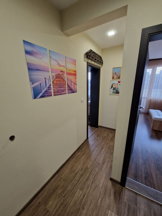 Двустаен апартамент на втори етаж в кв.Зона Б