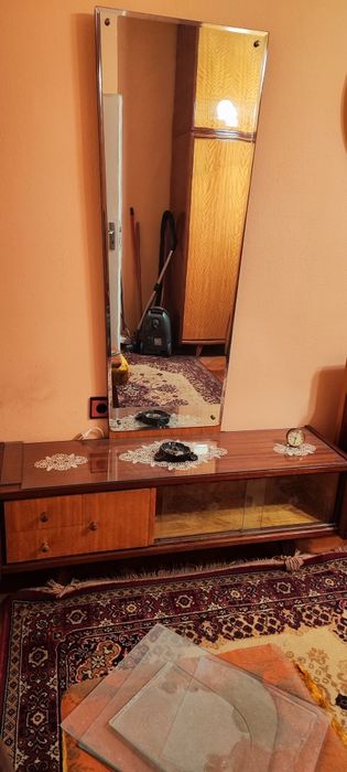 Спалня и тоалетка