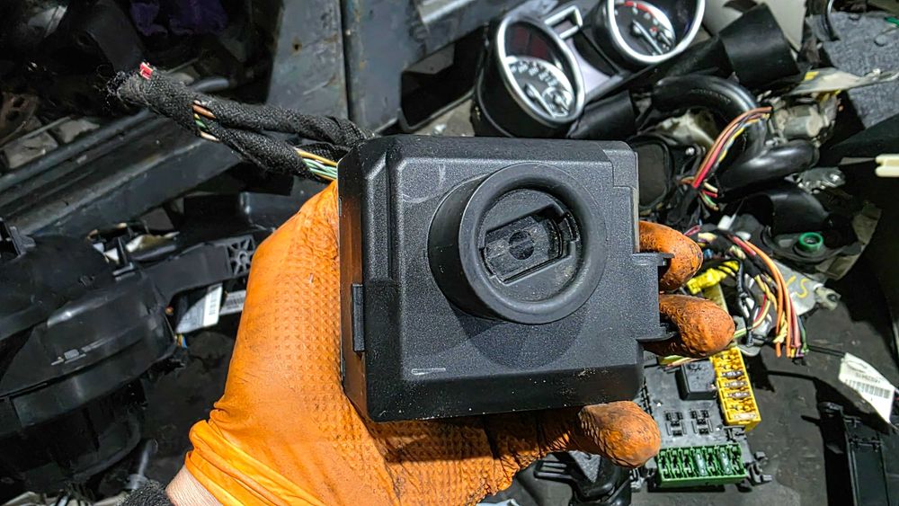 contact Mercedes A1669055100 ML W166 GLE ML250 ML350