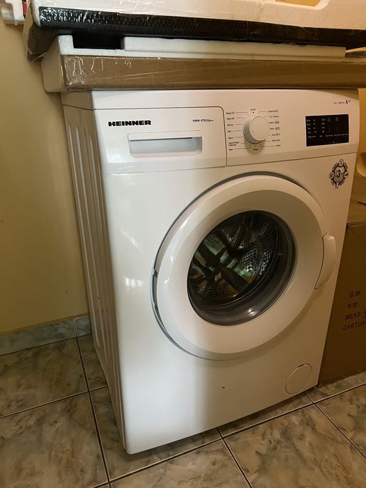 Mașina de spălat rufe Heinner