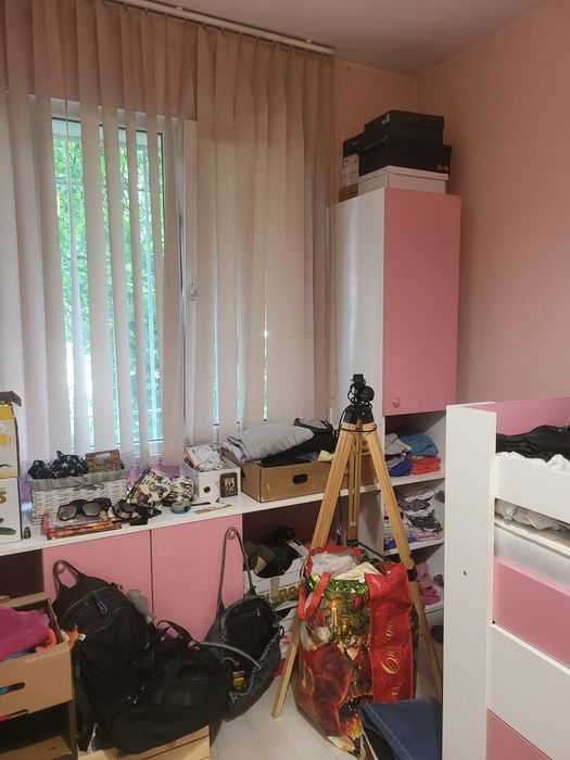 Комплект детско обзавеждане: 3 легла, 2 бюра и шкафове