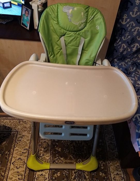 Vând măsuță pentru copii stare foarte bună,  ușoră, practică,