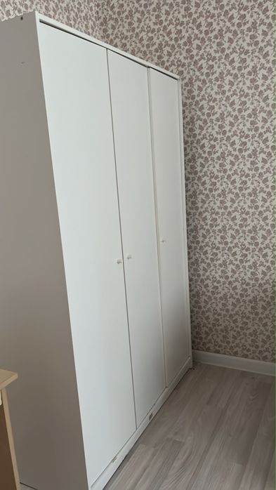 продаются детская кровать и шкаф