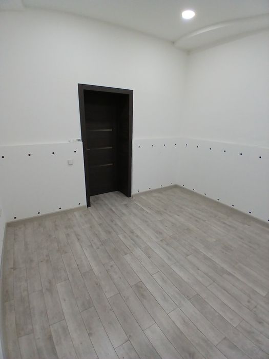 Аренда. Под офис 12,5м2. Евроремонт. Ор-р Grand Mir Hotel. Go'sht.