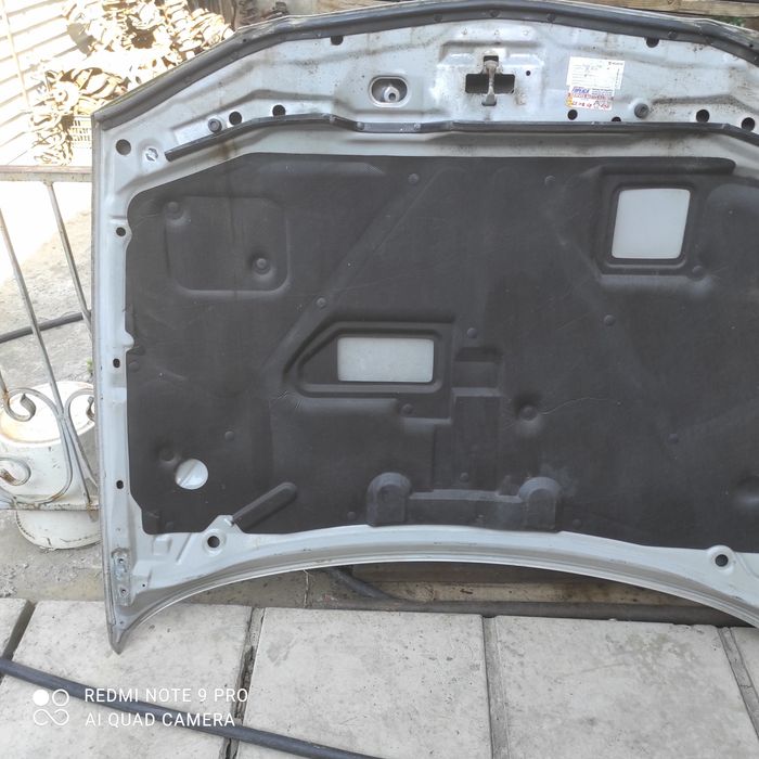 Продам капот на Мазда 626 птичка рестайлинг.