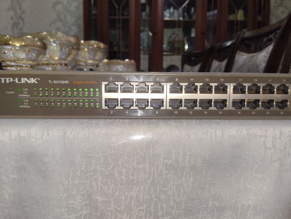 Продаётся надёжный сетевой коммутатор TP-Link TL-SG1024D.
Отлично подх