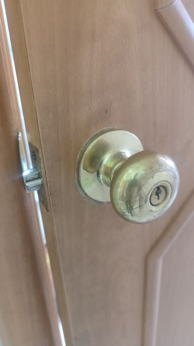 Дверь на 700 в комплекте