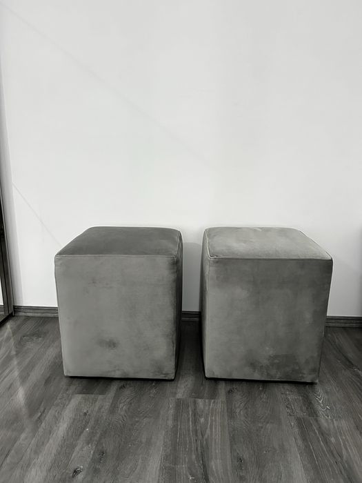 Vand 2 tabureti noi catifea