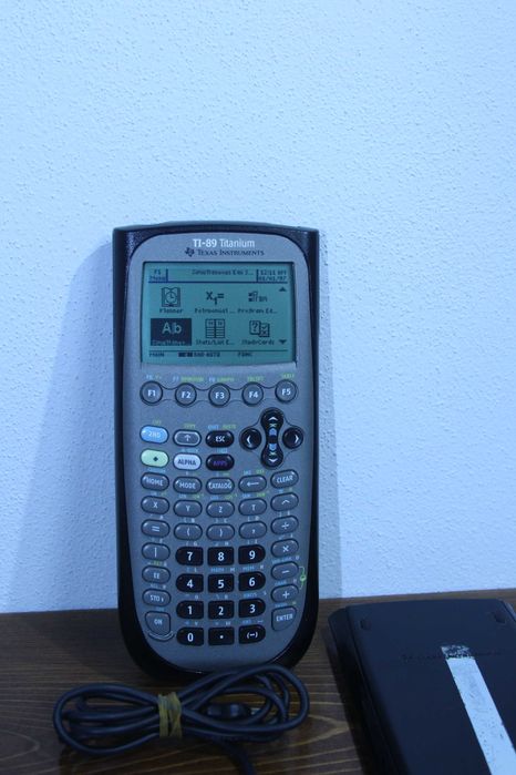 Calculator / Gestiune Grafică Texas Instruments TI-89 Titanium - Stare Foarte Bună, Cu Cablu USB
