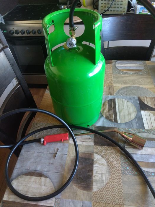 Газова бутилка със горелка