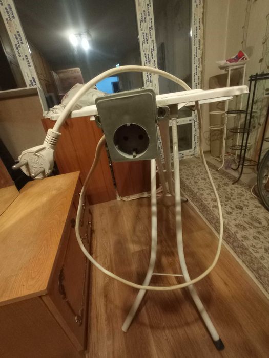 Дъска за гладене с контакт