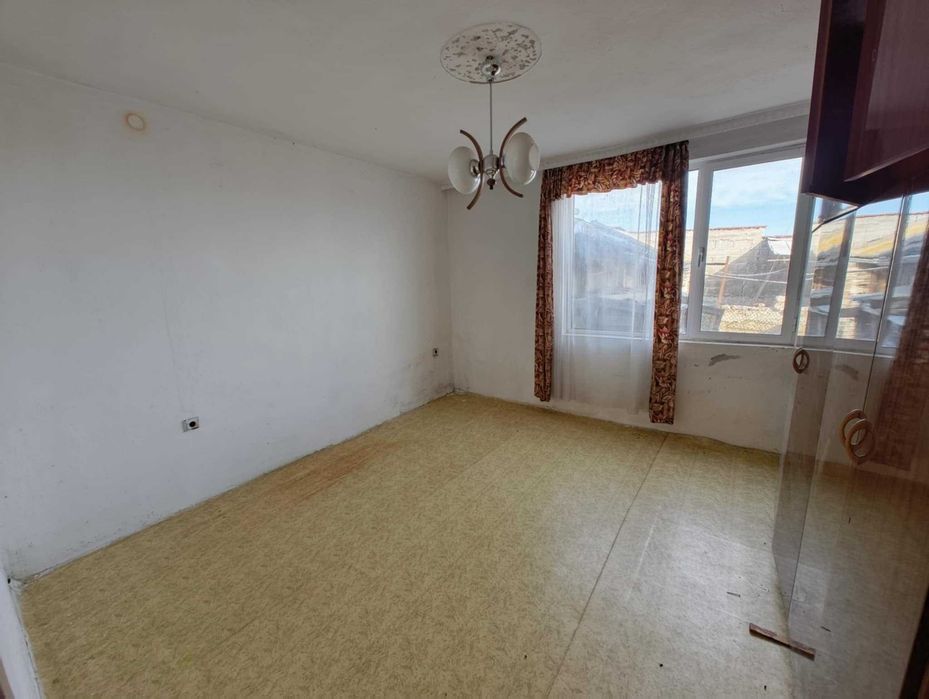 Продаваме имот с къща - с. Богомилово