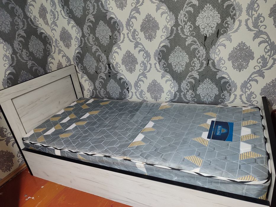 Mebel bir kishilik xolati yangi Toza ozoda saqlangan.