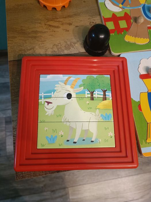 Колекция от пъзели и занимателни играчки