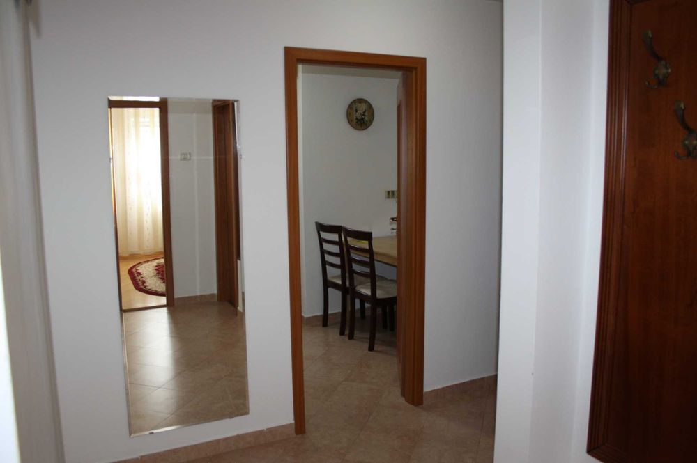 Proprietar închiriez apartament 3 camere, decomandat, zona Bucovina