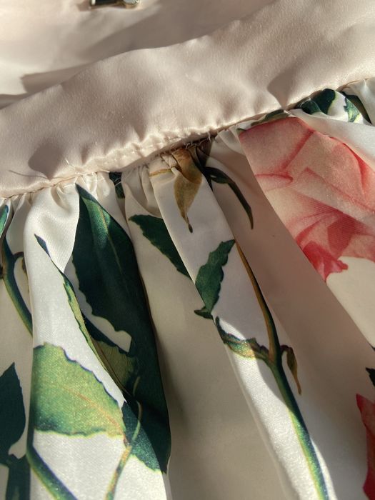 Красива, официална детска рокля за 6-7 години, има нужда от корекция