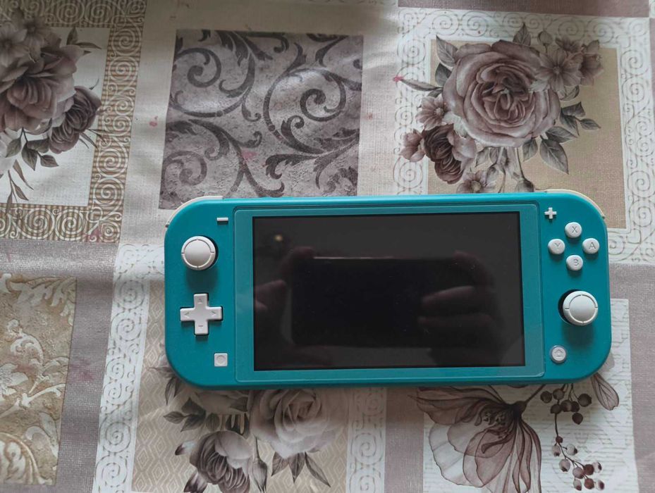 Nintendo Switch LITE + 128 gb Micro SD карта и 6 игри