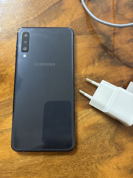 Самсунг смартфон А7