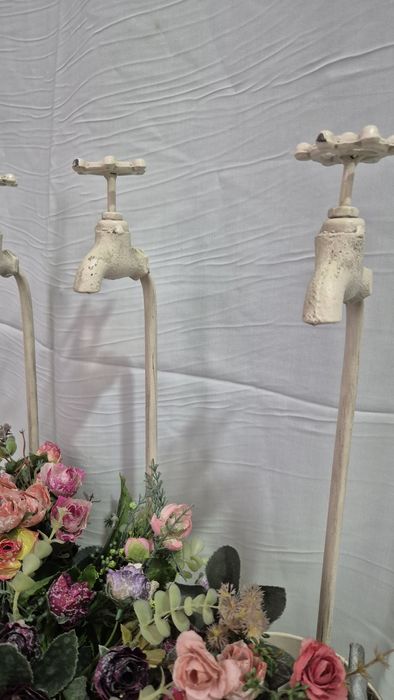 Ваза декоративная с цветами