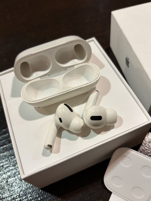 Apple AirPods Pro (прочети описанието)