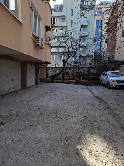 Гараж под наем център