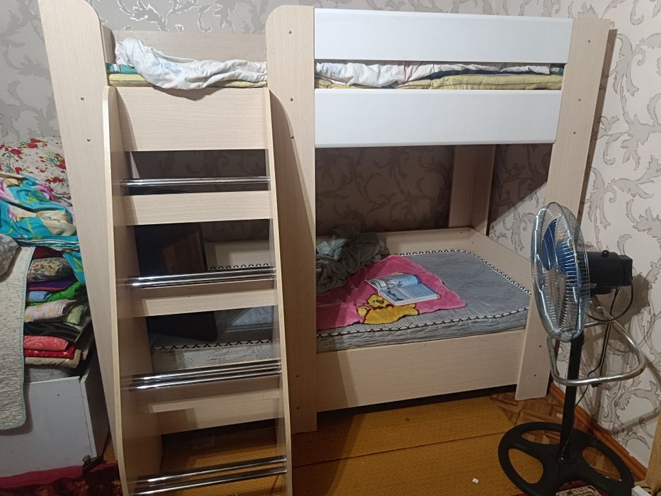 Продам 2 ярустный кровать с матрацем