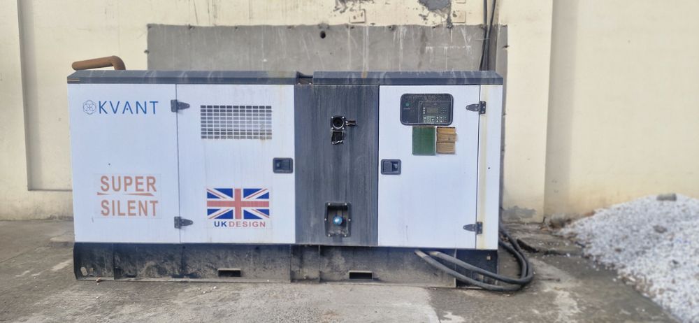 Трёх фазный  дизельный генератор.  200v