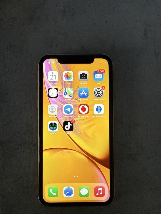 Vând iPhone XR , 64 GB, Galben