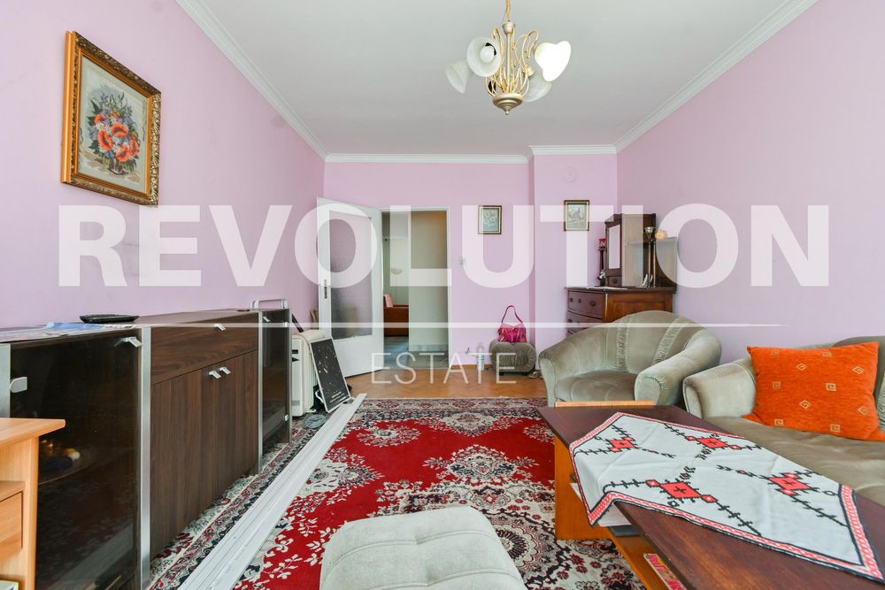 Тристаен апартамент в ж.к. Люлин 2