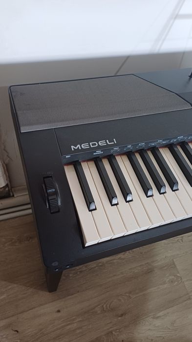 Продам цифровое пианино
