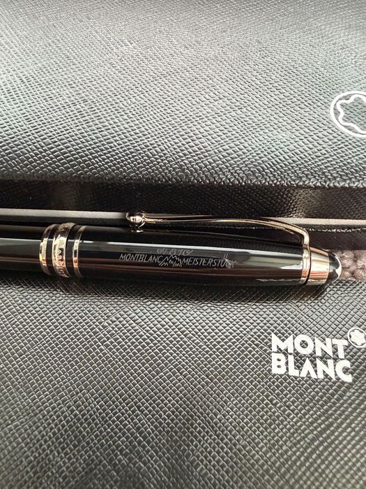 Stilou Montblanc argintiu Meisterstuck penita argintie cu auriu