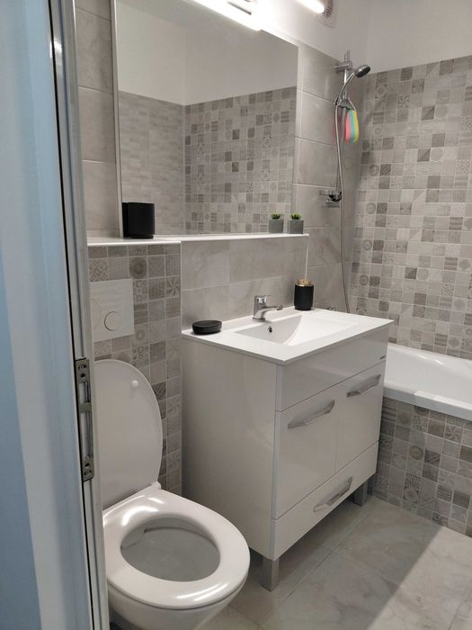 Apartament 3 camere Micro 16, et. 2/4,renovat total,mobilat