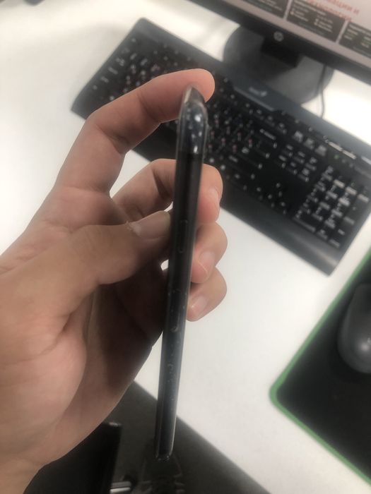 Продам Iphone SE 2 generation 128gb