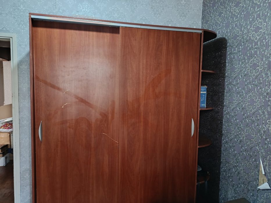 Продам срочно шкаф