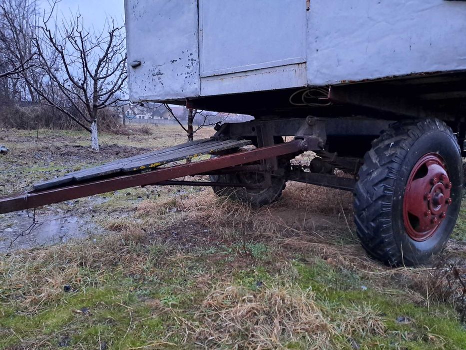 Remorcă apicolă cu 54 cutii stupi