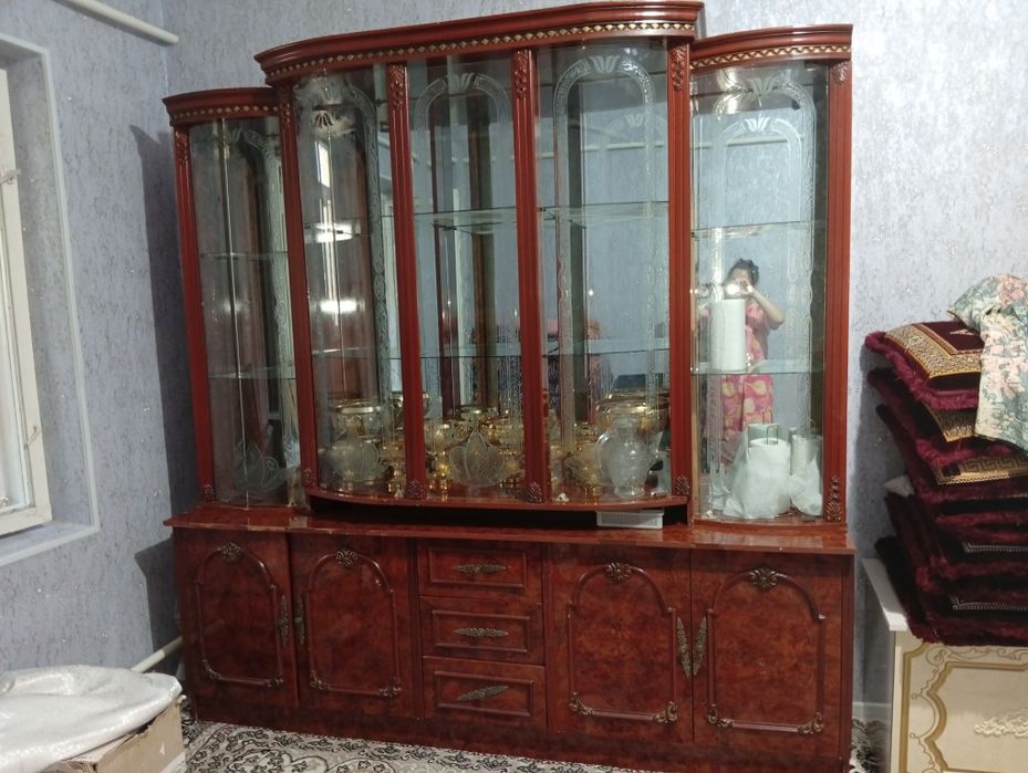 Сервант сатылады  бахасы келислимли