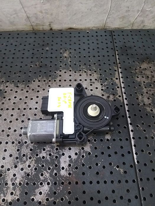 Motoras macara dreapta fata vw t cross c11 d31 2q0959406g 0130822065