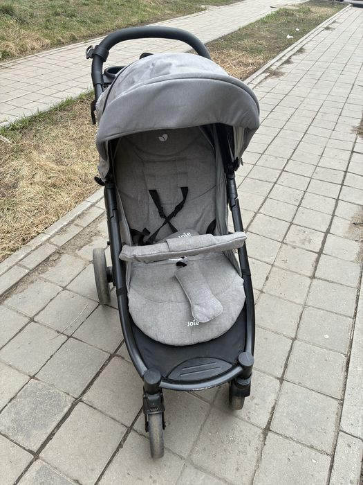 Продам коляску Joie