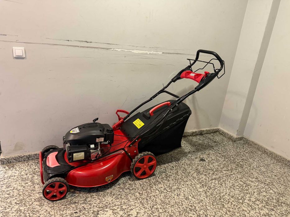 Бензинова самоходна косачка за трева 3.7kW 56cm 22" 70L 3000m2 RD-GLM12