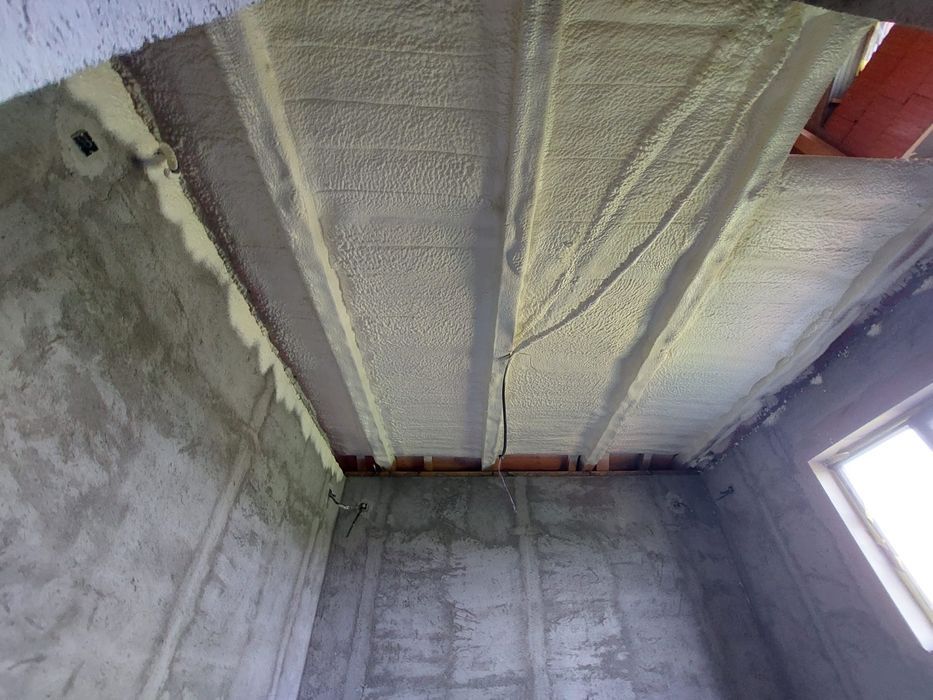 izolatie spuma poliuretanica izolatie casa izolatie mansarda hala pod